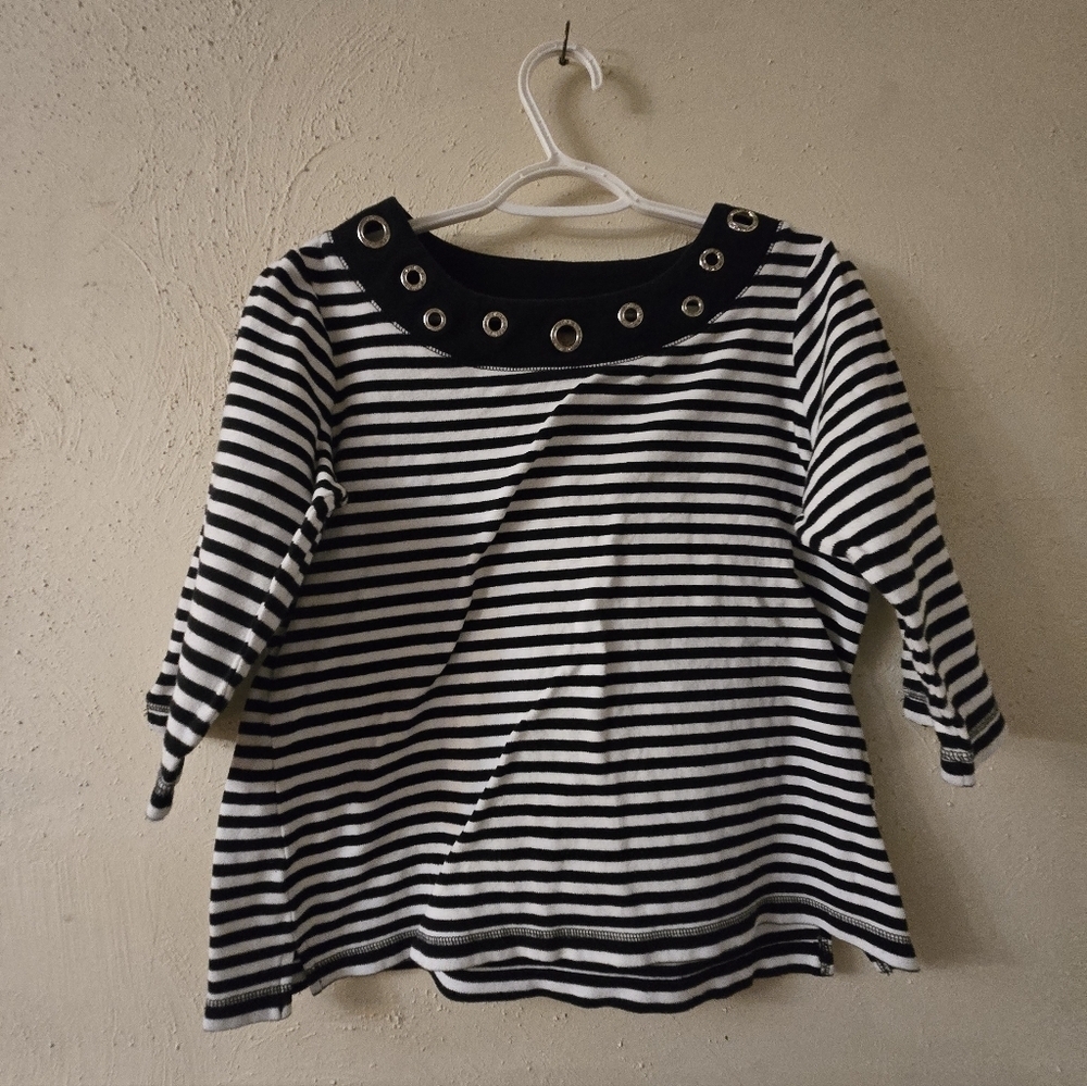 Quacker Factory Striped Top with Silver Grommets